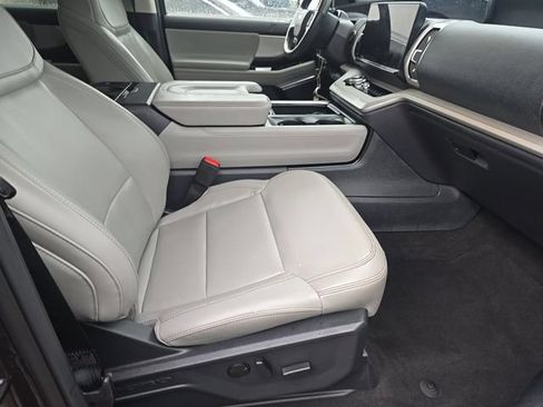 Used 2025 Ford Expedition Active AWD/4WD image 12
