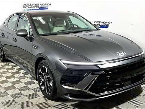 Used 2025 Hyundai Sonata SEL FWD image 3