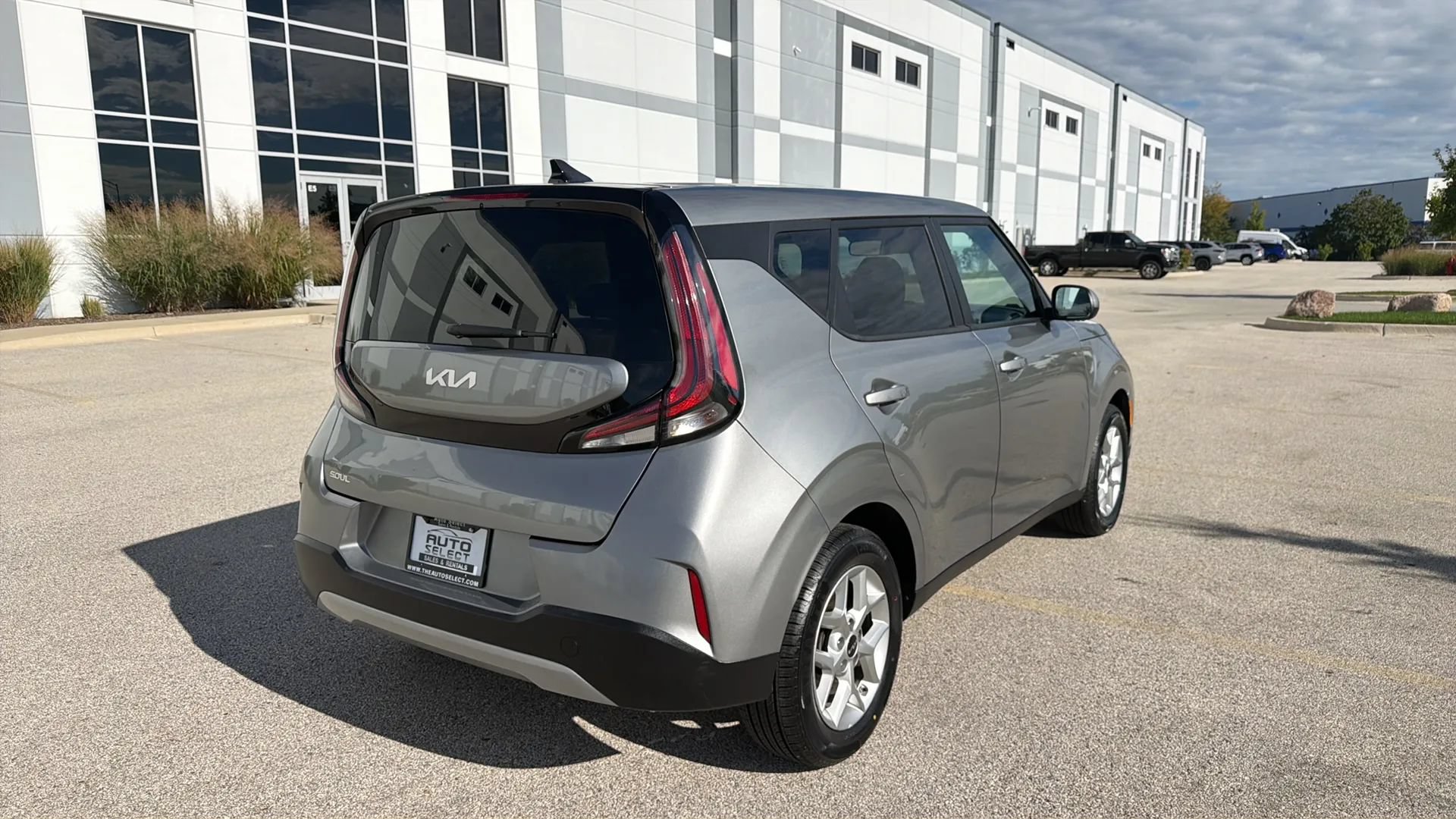 Used 2025 Kia Soul LX w/ LX Technology Package FWD image 5