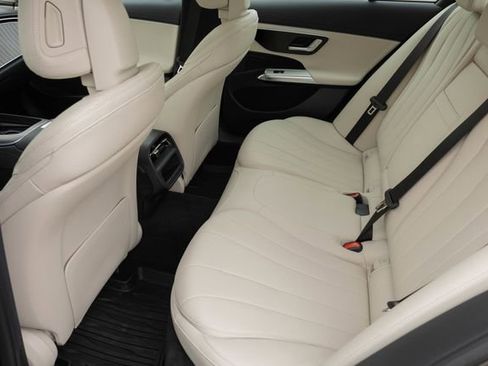 Used 2025 Mercedes-Benz E 350 4MATIC Sedan image 17