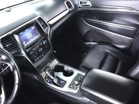 Used 2018 Jeep Grand Cherokee Limited image 32