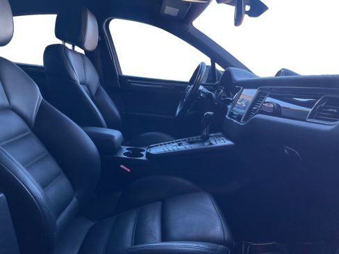Used 2018 Porsche Macan image 15