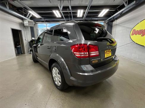 Used 2020 Dodge Journey SE w/ SE Popular Equipment Group image 3