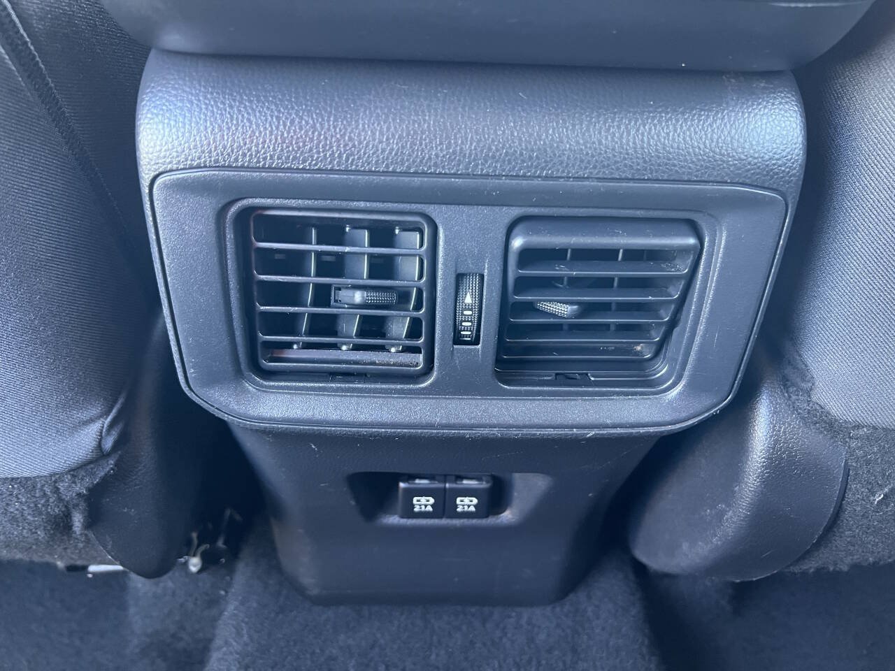 Used 2021 Toyota RAV4 XLE AWD/4WD image 19