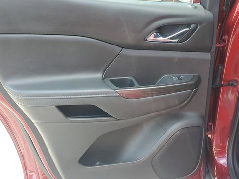 Used 2018 GMC Acadia SLT w/ LPO, Floor Liner Package FWD image 15