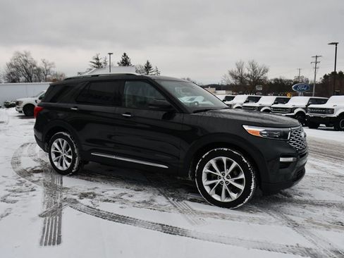 Used 2023 Ford Explorer Platinum w/ Technology Package image 8