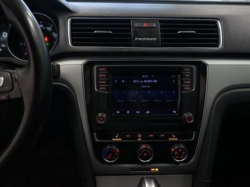 Used 2019 Volkswagen Passat 2.0T Wolfsburg image 22