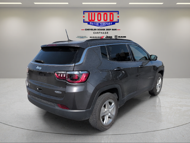 Used 2024 Jeep Compass Latitude AWD/4WD image 2