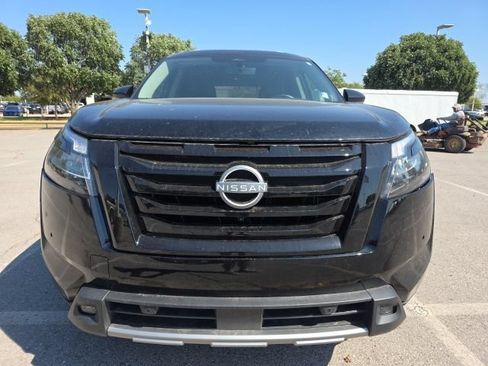 Used 2024 Nissan Pathfinder SL w/ SL Premium Package FWD image 2