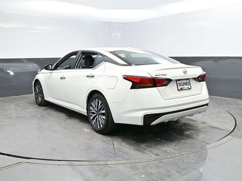 Used 2025 Nissan Altima 2.5 SV FWD image 8