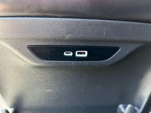 Used 2024 Chrysler Pacifica Touring-L image 17