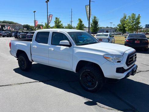 Used 2022 Toyota Tacoma SR AWD/4WD image 5