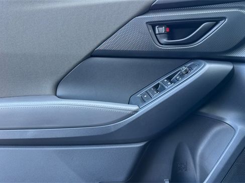 Used 2025 Subaru Crosstrek 2.0i Premium image 8