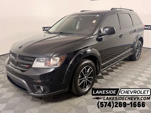 Used 2019 Dodge Journey SE w/ Connectivity Group FWD image 1