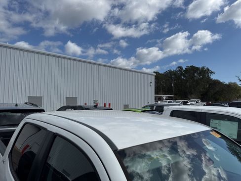 Used 2022 Toyota Tacoma SR5 w/ Technology Package image 4