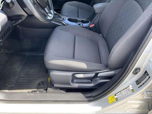 Used 2025 Toyota Corolla LE FWD image 32