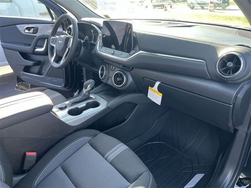 New 2025 Chevrolet Blazer LT w/ Convenience Package image 30