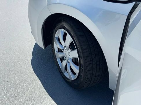 Used 2014 Toyota Corolla LE FWD image 21