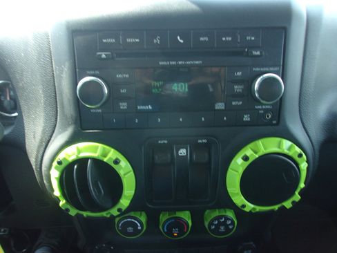 Used 2016 Jeep Wrangler Sport image 15