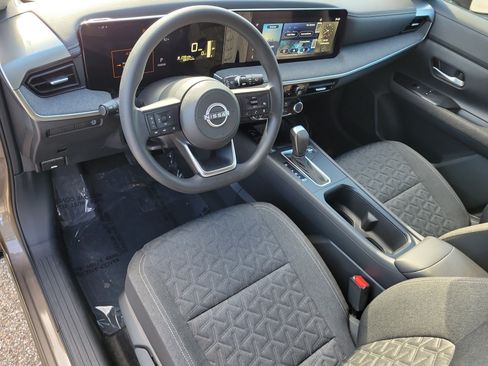 Certified 2025 Nissan Kicks SV w/ Charging Package FWD image 13