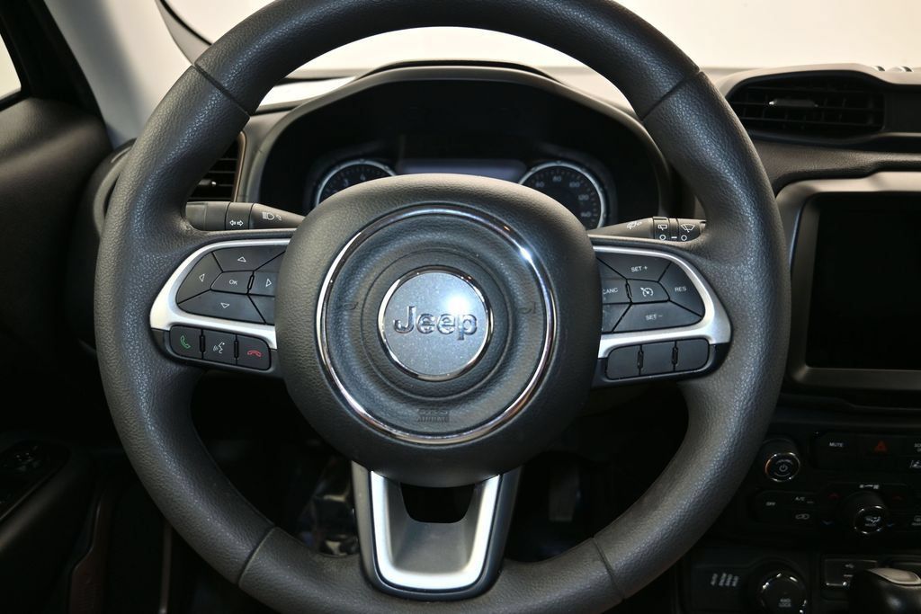 Used 2023 Jeep Renegade Latitude AWD/4WD image 13