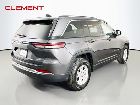 Used 2023 Jeep Grand Cherokee Laredo RWD image 7
