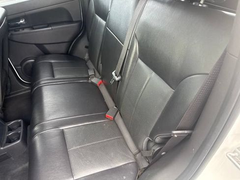 Used 2012 Jeep Liberty Sport w/ Comfort Seating Group AWD/4WD image 19