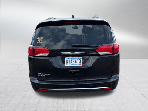 Used 2017 Chrysler Pacifica Touring-L Plus FWD image 6