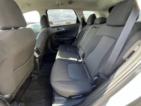 Used 2025 Kia Sportage LX FWD image 24
