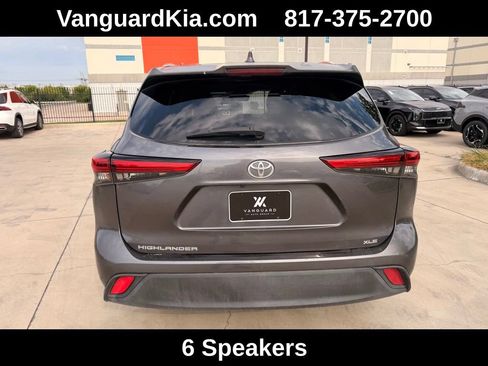 Used 2021 Toyota Highlander XLE FWD image 3