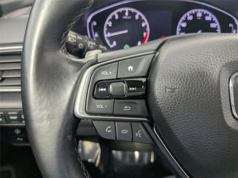 Used 2018 Honda Accord Touring image 15