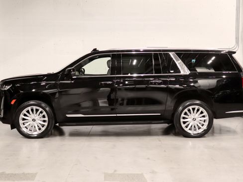 Certified 2022 Cadillac Escalade ESV Luxury AWD/4WD image 2