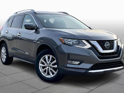 Used 2018 Nissan Rogue SV image 3