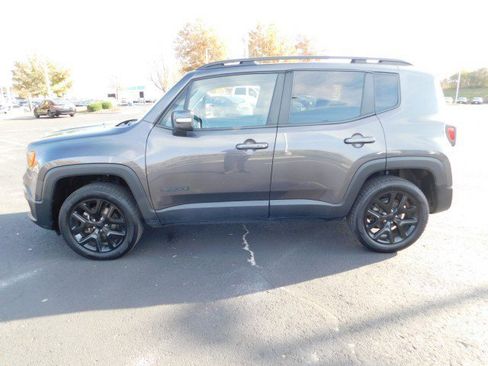 Used 2018 Jeep Renegade Altitude image 9