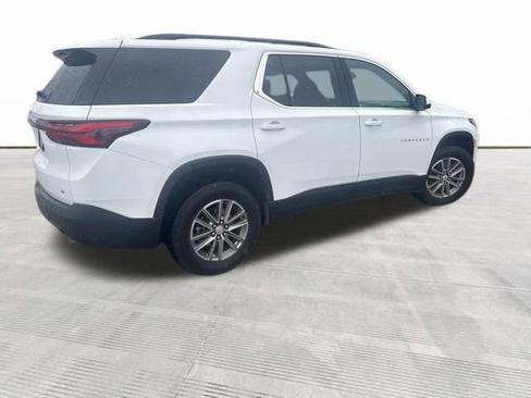 Used 2024 Chevrolet Traverse LT image 3