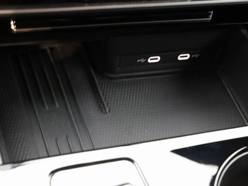 Used 2025 Volkswagen Atlas Cross Sport SE image 31