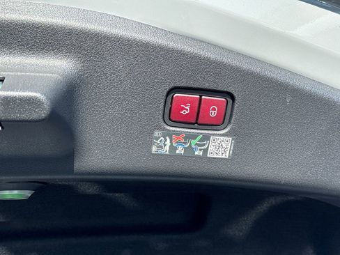 New 2026 Mercedes-Benz CLE 300 4MATIC Coupe image 11