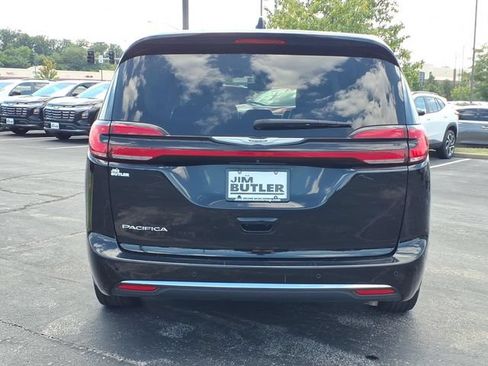 Used 2024 Chrysler Pacifica Touring-L FWD image 23