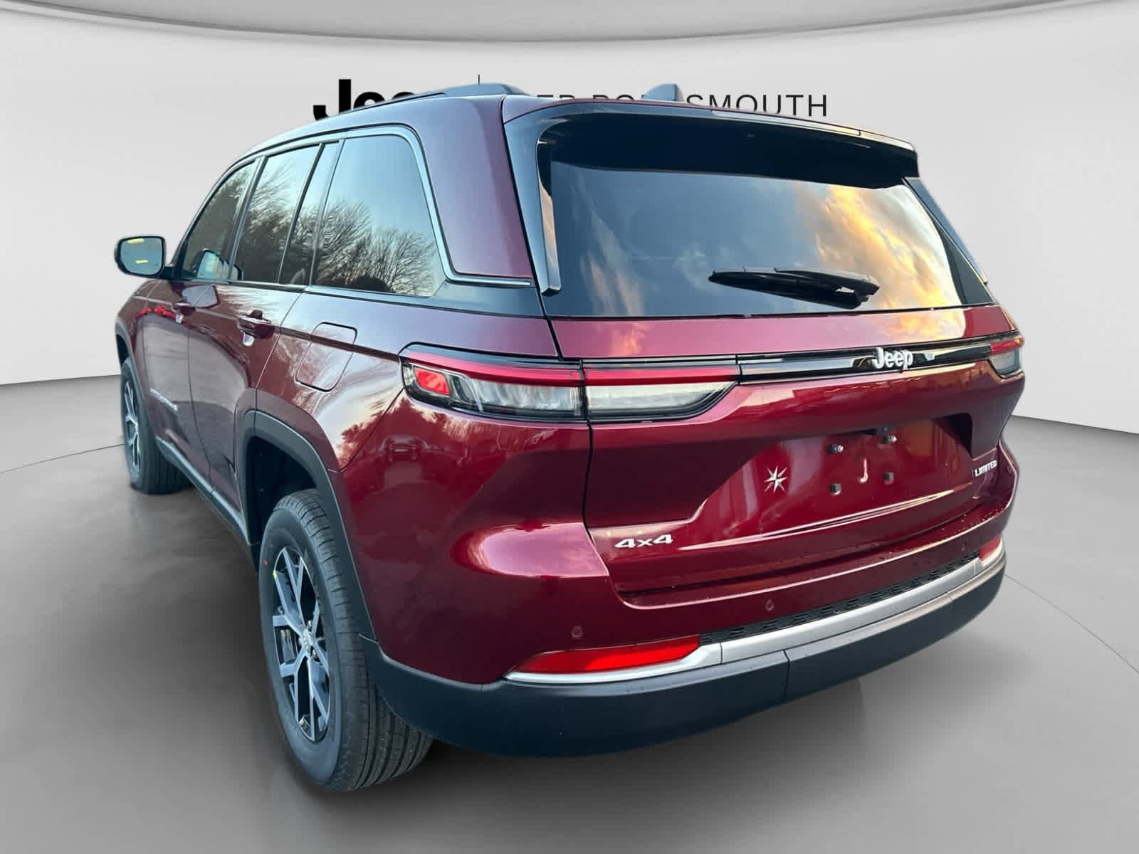 Used 2026 Jeep Grand Cherokee Limited AWD/4WD image 8