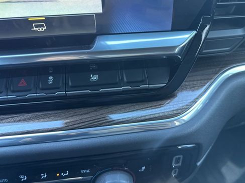 Used 2024 Chevrolet Silverado 1500 LT image 18