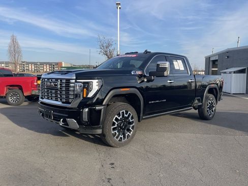 Used 2024 GMC Sierra 2500 Denali w/ Denali Reserve Package image 3