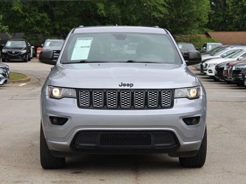 Used 2017 Jeep Grand Cherokee Altitude RWD image 2