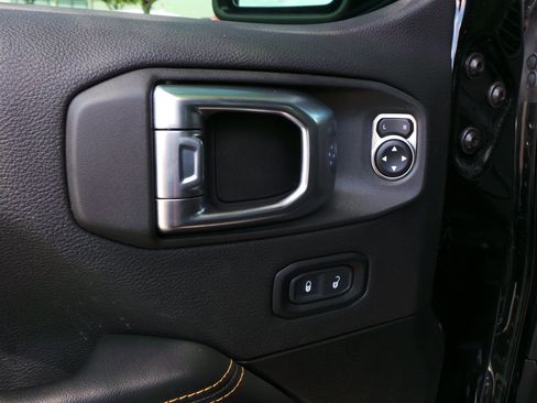 Used 2024 Jeep Wrangler Unlimited Sahara w/ Technology Group AWD/4WD image 30