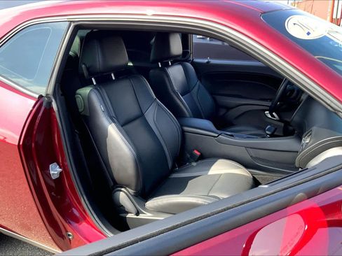 Used 2023 Dodge Challenger SXT w/ Plus Package image 5