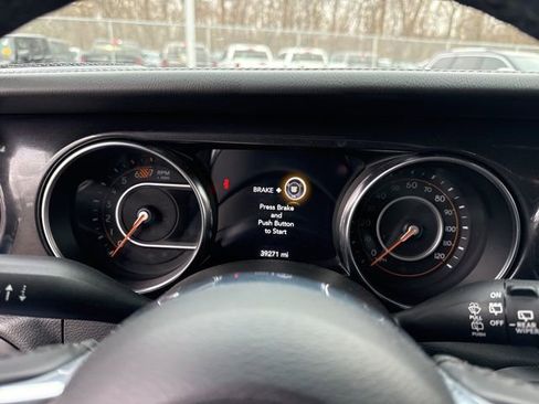 Used 2022 Jeep Wrangler Unlimited Sahara image 12