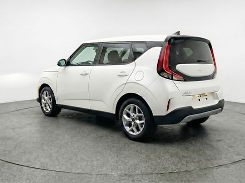 Used 2025 Kia Soul LX w/ LX Technology Package FWD image 6