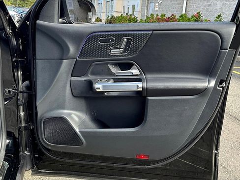Used 2025 Mercedes-Benz GLB 250 4MATIC image 19