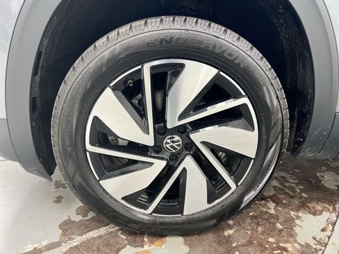 Used 2025 Volkswagen Atlas SE FWD image 26
