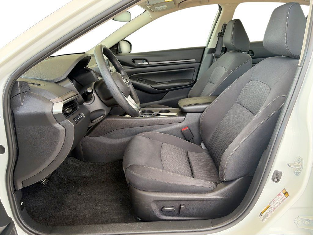 Used 2025 Nissan Altima 2.5 SV FWD image 20