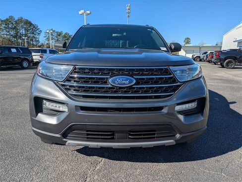 Used 2020 Ford Explorer XLT w/ Equipment Group 202A image 9
